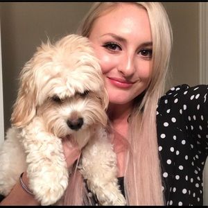 Glam seamless tape in hair extensions